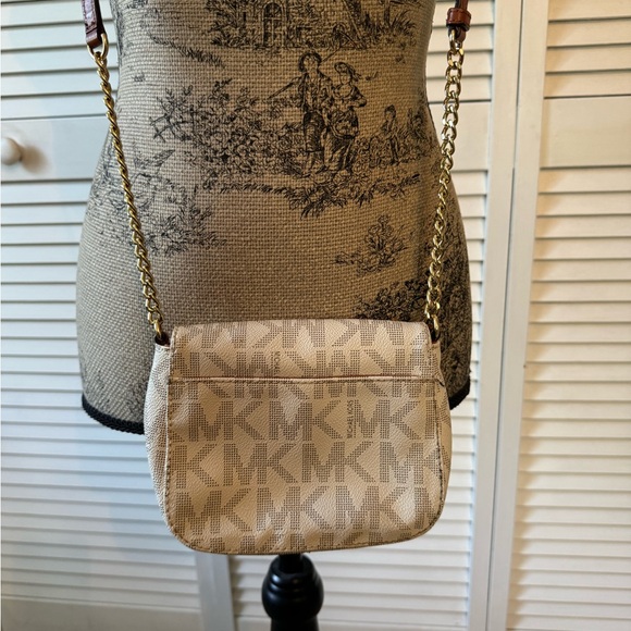 Michael Kors Crossbody - Picture 5 of 7